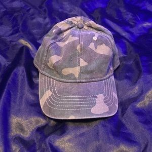 Camo baseball cap with Velcro strap